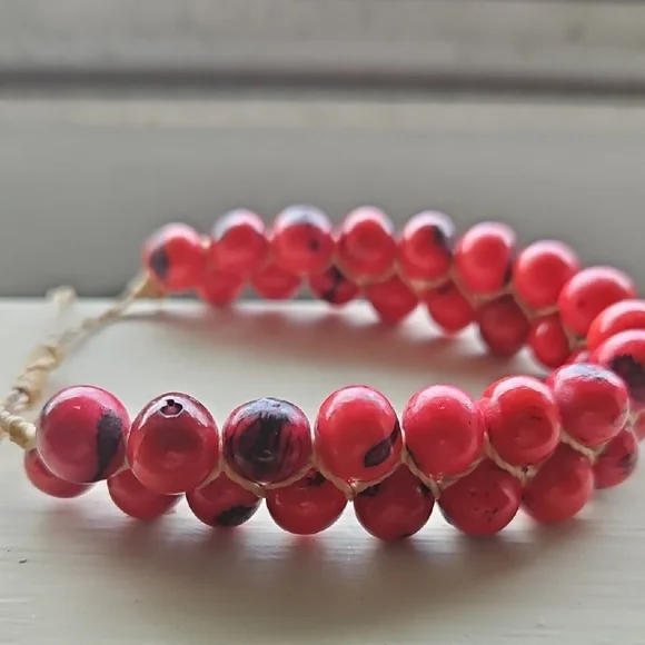 Coral Pink & Black Beaded Bracelet - Picture 3 of 8